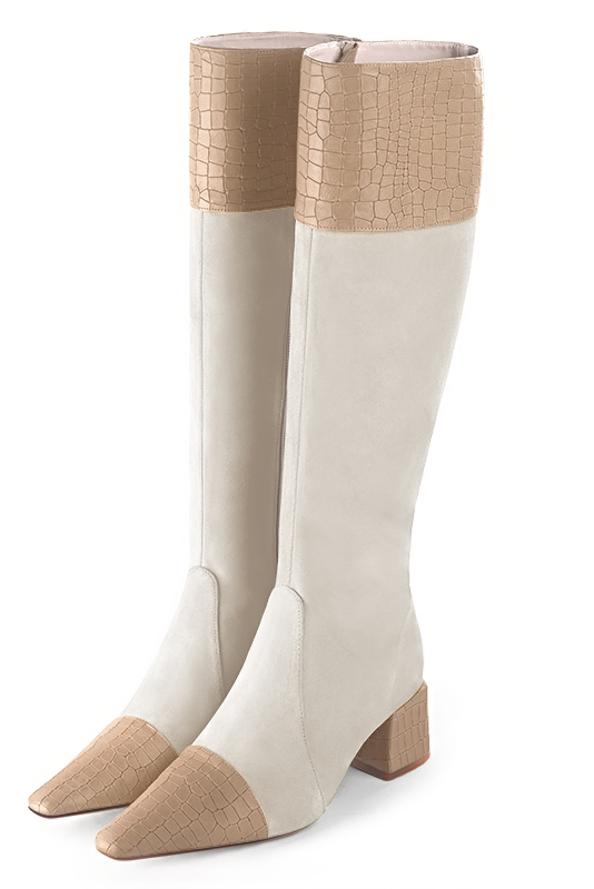 Bottes féminines élégantes et raffinées, réalisées sur mesure, coloris beige sahara et blanc cassé. Bout effilé. Mi-haut à haut. Talon bottier. Mollets fins ou larges. Personnalisation : Choix des cuirs, des couleurs et des talons. - Florence KOOIJMAN